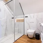 Goralski Pool & شقة فندقية