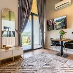 Goralski Pool & شقة فندقية
