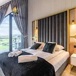 Goralski Pool & 4*