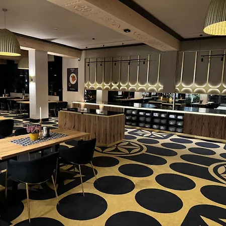 Goralski Pool & מלון דירות 4*